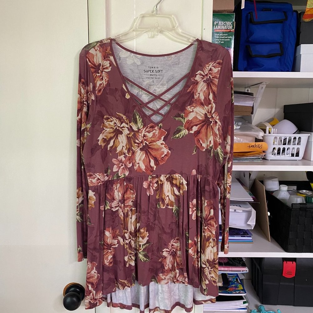 Torrid Size 1 Mauve Floral Super Soft Cinched Waist Top